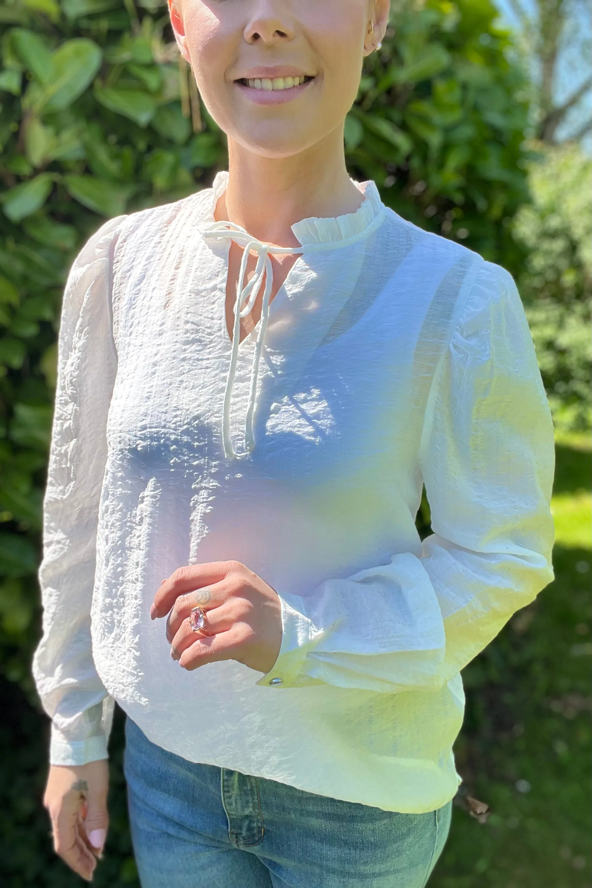 August Blouse | Offwhite | Bluse fra Freequent